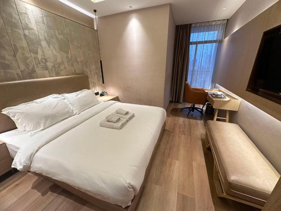 Sf Hotel Penthouse Residences Phnom Penh Exterior foto
