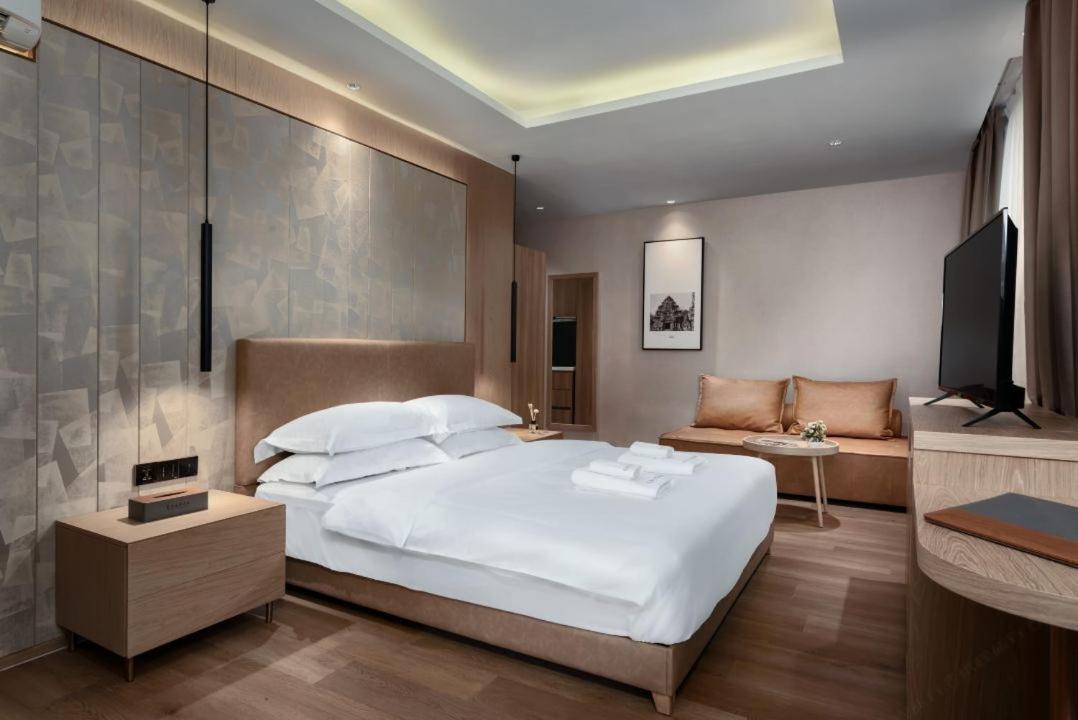 Sf Hotel Penthouse Residences Phnom Penh Exterior foto